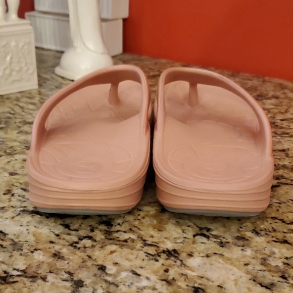 Aetrex Lynco Shimmer Flip Flops - Picture 4 of 8